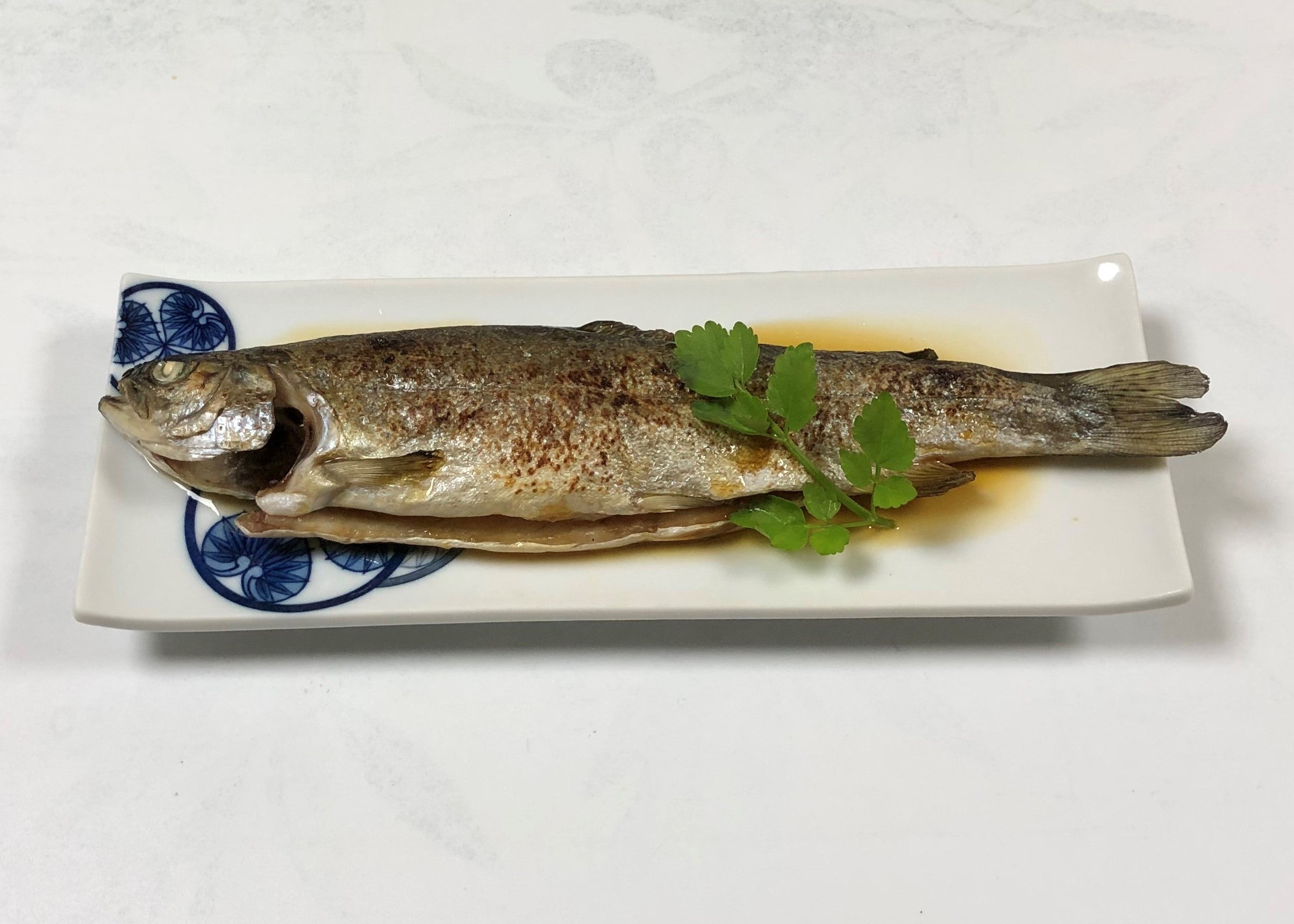 ニジマスの塩焼きを「まずい」と感じる理由：鮭でもアユでもない中途半端さにハマる罠沼探