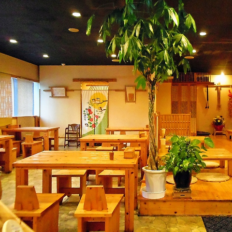 稲庭うどん玉や~ 夏一番ジョッキ麺 ~ 懲りずに今年も投稿⤴︎ 6年連続6回目の登場⤴︎⤴︎やはり夏には食べたくなるのよね。 今回は家族で訪問。休日訪問は初だが、開店前に既に駐車場は満車で、食後には待ち客が外に溢れる人気。 さて、今回は大盛りを注文したが