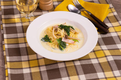 ほうれん草とベーコンのクリームパスタ