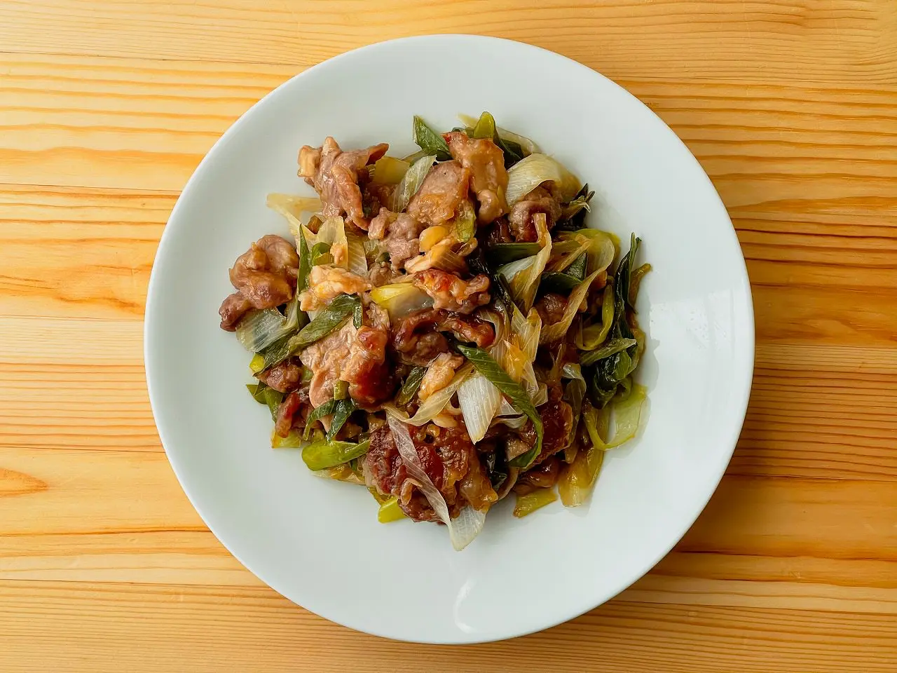 豚こま切れ肉と新玉ねぎの生姜焼き