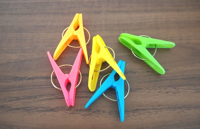 洗濯バサミおもちゃは4つのステップで楽しく遊ぼう！モンテッソーリの挟むお仕事モンテッソーリの小部屋