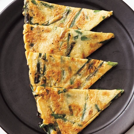 豚バラとにらのチヂミ 人気の韓国メニュー