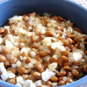 ☀︎休日のんびり朝ごはん☀︎ . ・アジの干物焼き ・玉子焼き ・ブロッコリーとカニカマの生姜醤油 ・イカの塩辛 ・なめこ、豆腐、わかめの味噌汁 ・納豆ごはん スーパーに陳列されてたアジの干物が物凄く美味しそうやったので、買っちゃったー🤗 大根おろしはハウス