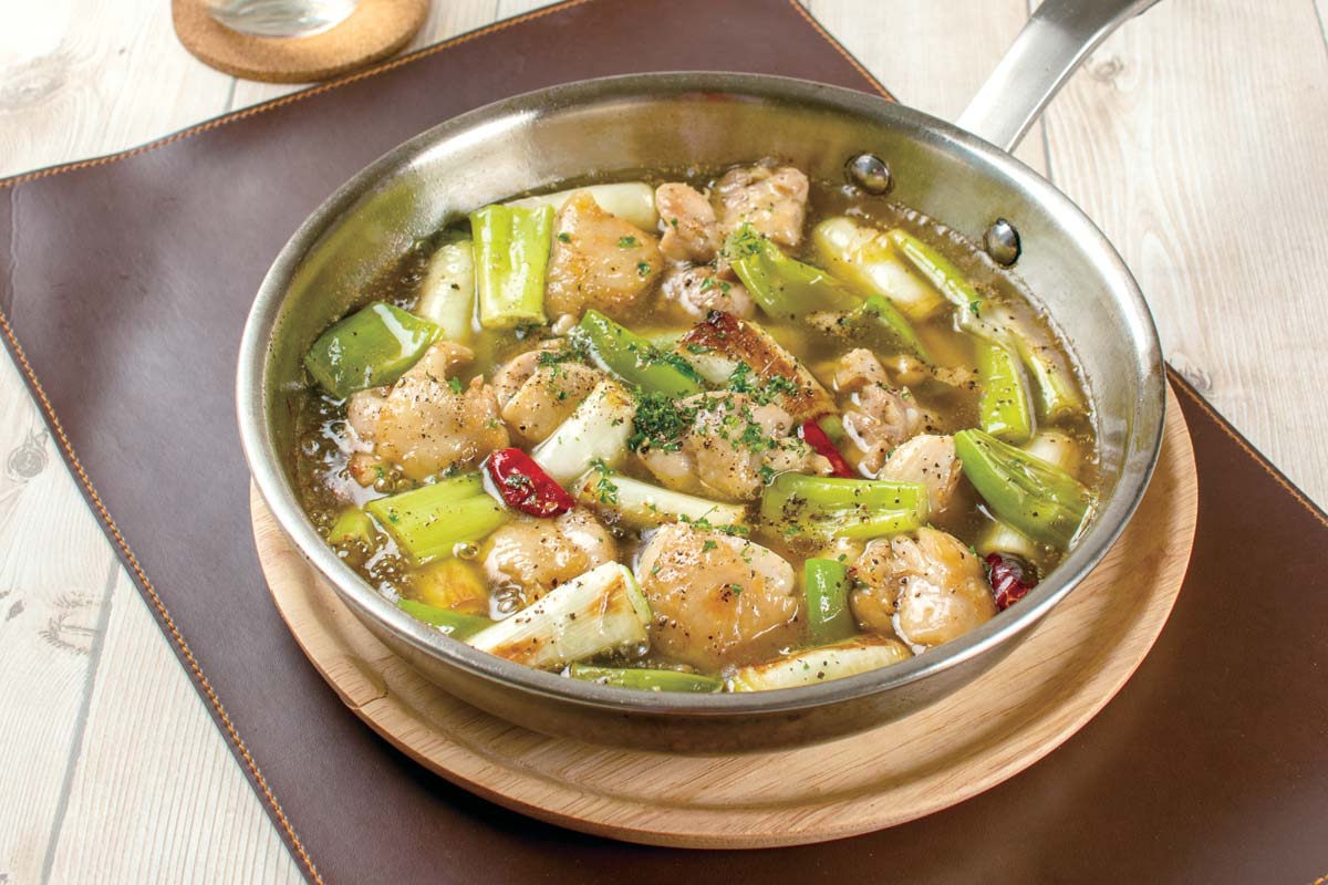 むね肉とマッシュルームのアヒージョ・staub料理超簡単！うさうさレシピ