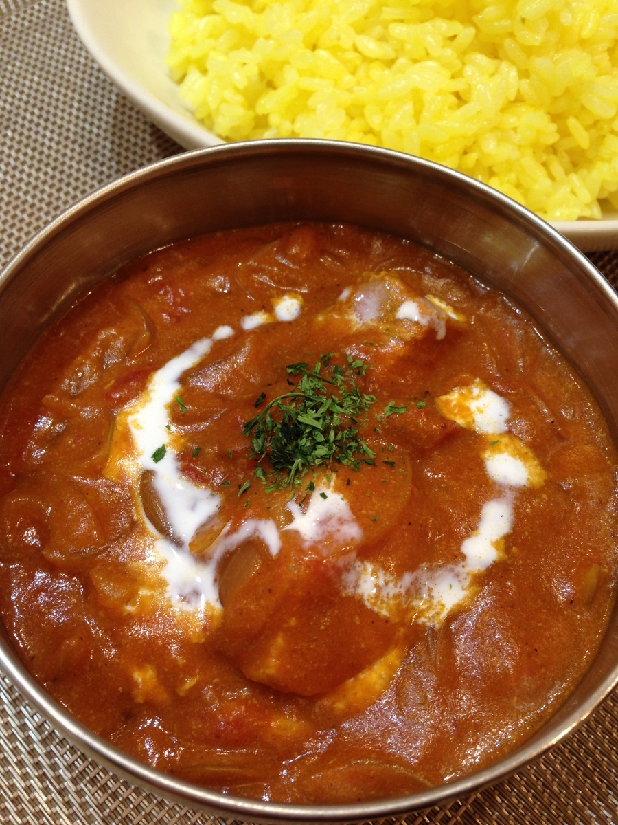 市販のルーで簡単バターチキンカレー レシピあり市販のルーを使って、簡単に出来ちゃうバターチキンカレー一晩寝かせるとマイルドになって、これまた美味しいよ材料こくまろバターチキンカレー 無印良品タンドリーチキンの素 鶏もも肉 ヨーグルト 玉ねぎ