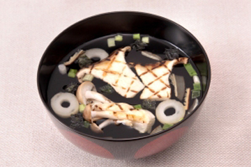 鶏肉としめじのお吸い物