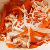 我が家のおせち♡かんたん酢で紅白なます