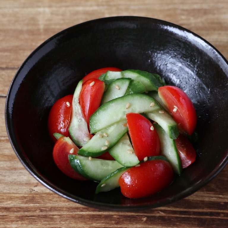ほうとう風煮込みうどんの献立 副菜:もずく酢トマト、副菜:ねぎやっこごま油かけ 献立・メニュー 味の素パーク たべる楽しさを、もっと
