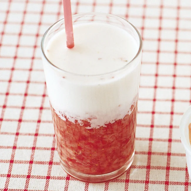 ミキサーいらずのゴロゴロいちごミルククラシル