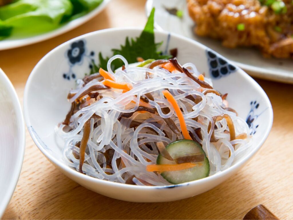 ツルツル感触遊び〜五感で楽しむカラフル春雨の遊び〜保育と遊びのプラットフォーム ほいくる