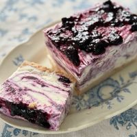 ↓材料・作り方の詳細✍🏻, 前回作ったやつのバナナ抜きver！ブルーベリーアイスの極み。, ————————————,材料🛒 , ☑︎常温で置いた冷凍ブルーベリー100g, ☑︎ 牛乳または豆乳:100ml, ☑︎ ギリシャヨーグルト:100g, ☑︎ ハチミツ:大さじ3,トッピング , ☑︎ ブルーベリージャム:お好みで, ————————————,作り方🍴 ,