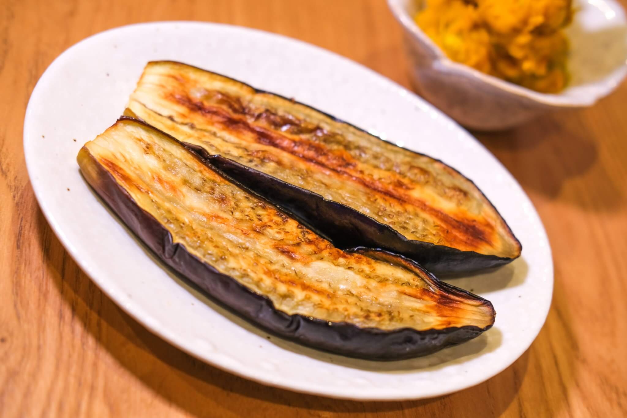 夏野菜を味わおう！包丁1本！オーブンで簡単に作れる丸ごと赤茄子のオーブン焼き