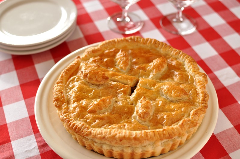 パーティーにぴったり。ひき肉たっぷりオープンミートパイ