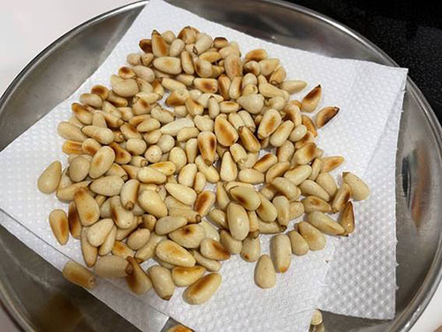 まつぼっくりの食痕』沖縄県地域環境センタ