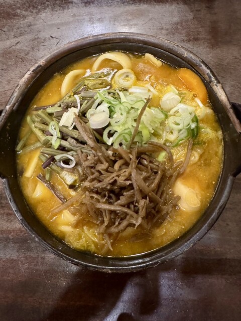 山梨県 山中湖村 – 「甲州ほうとう 小作 山中湖店」 戦国ロマン漂う陣中食を味わうモグビー 食べて飲んで、ときどき旅