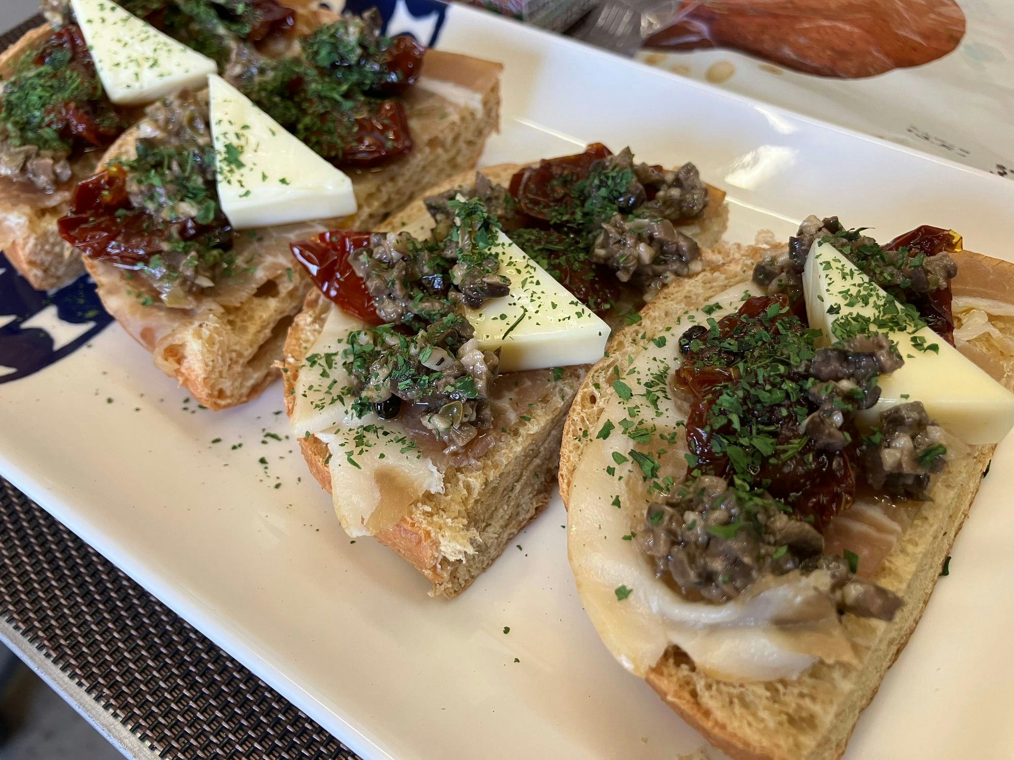 カナッペとは ブルスケッタとの違いは？子どもが喜ぶレシピもご紹介ママソレ powered byママ賃貸子育てママのくらしがちょっぴり軽くなる生の声メディア家事・レシピ