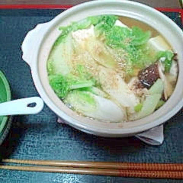 冬の野菜たっぷりひとり鍋 トマトジュースで味変！ 鶏肉とおいものトマト鍋 初心者でも簡単！ 週末の栄養補給ひとりごはん 1BRUSH