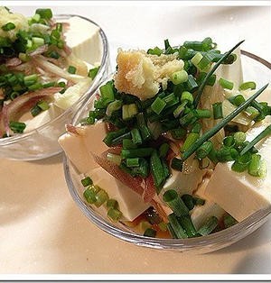 家の調味料で作れる最強冷奴だれアレンジ！調味料アドバイザーが夏ぴったりのレシピを紹介 - macaroni