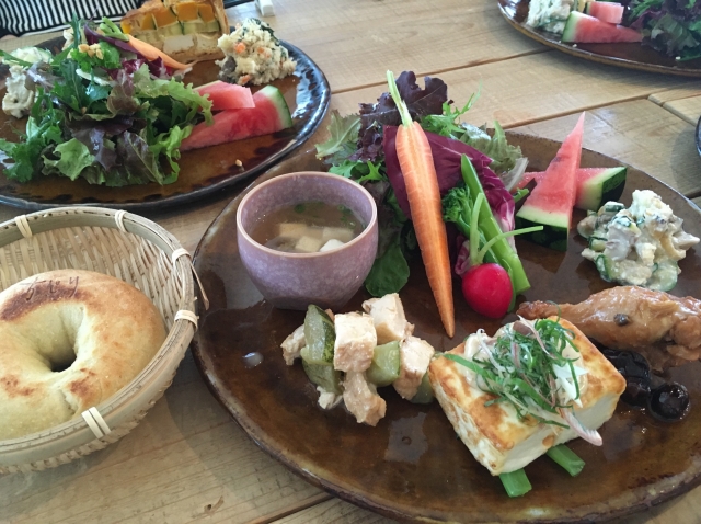 ワンプレートおせちがかわいい！盛り付けがおしゃれに決まるお皿の選び方おうちごはん