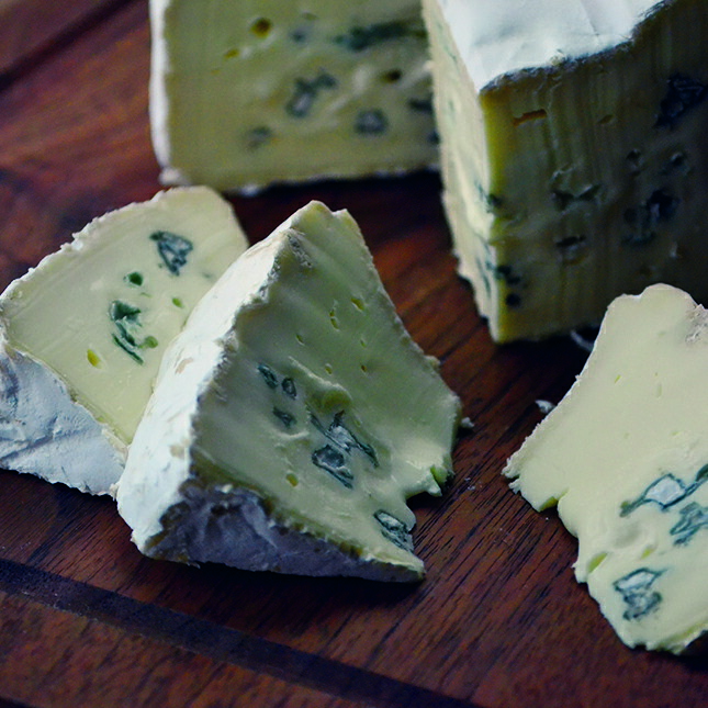 カビの生えたチーズの対処方法と正しい保存方法って？ 食品安全の専門家がアンサーELLE gourmetエル・グルメ