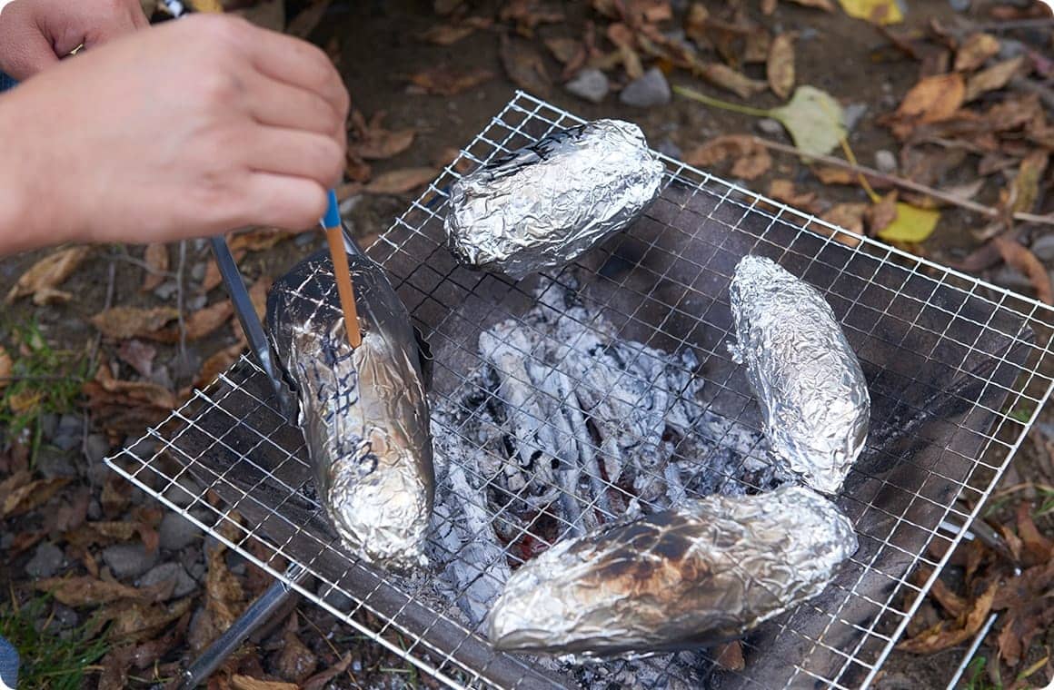 万能コンロ 石焼き芋っくん ミニ 焼き芋器 焼き芋機 石付き 防災グッズ 災害対策 頑丈 炊き出し 石焼き芋 焼き芋 さつまいも 紅はるかバーベキューコンロ バーベキューグリル BBQ キャンプ用品 薪 コンロ 丹波 TK-2タケイチ工業オンラインショップ