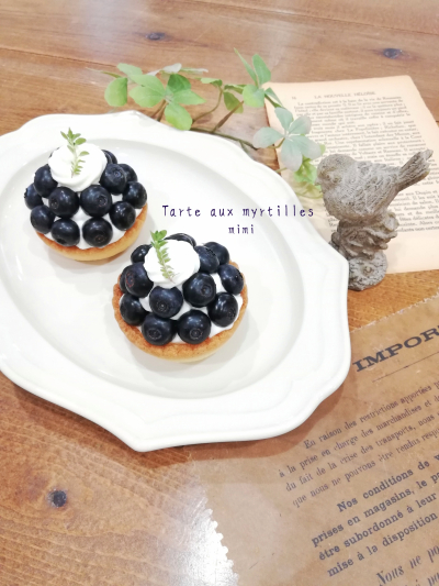 三原市大和町のスマイル ラボさんから 新鮮なブルーベリーが届きました🫐 甘酸っぱいブルーベリーとカスタードクリームタルトが口の中いっぱいに広がります期間限定販売ですので、お早めに😊 @smile_labo_hiroshimaプルーベリータルトカスタードバタフライピー
