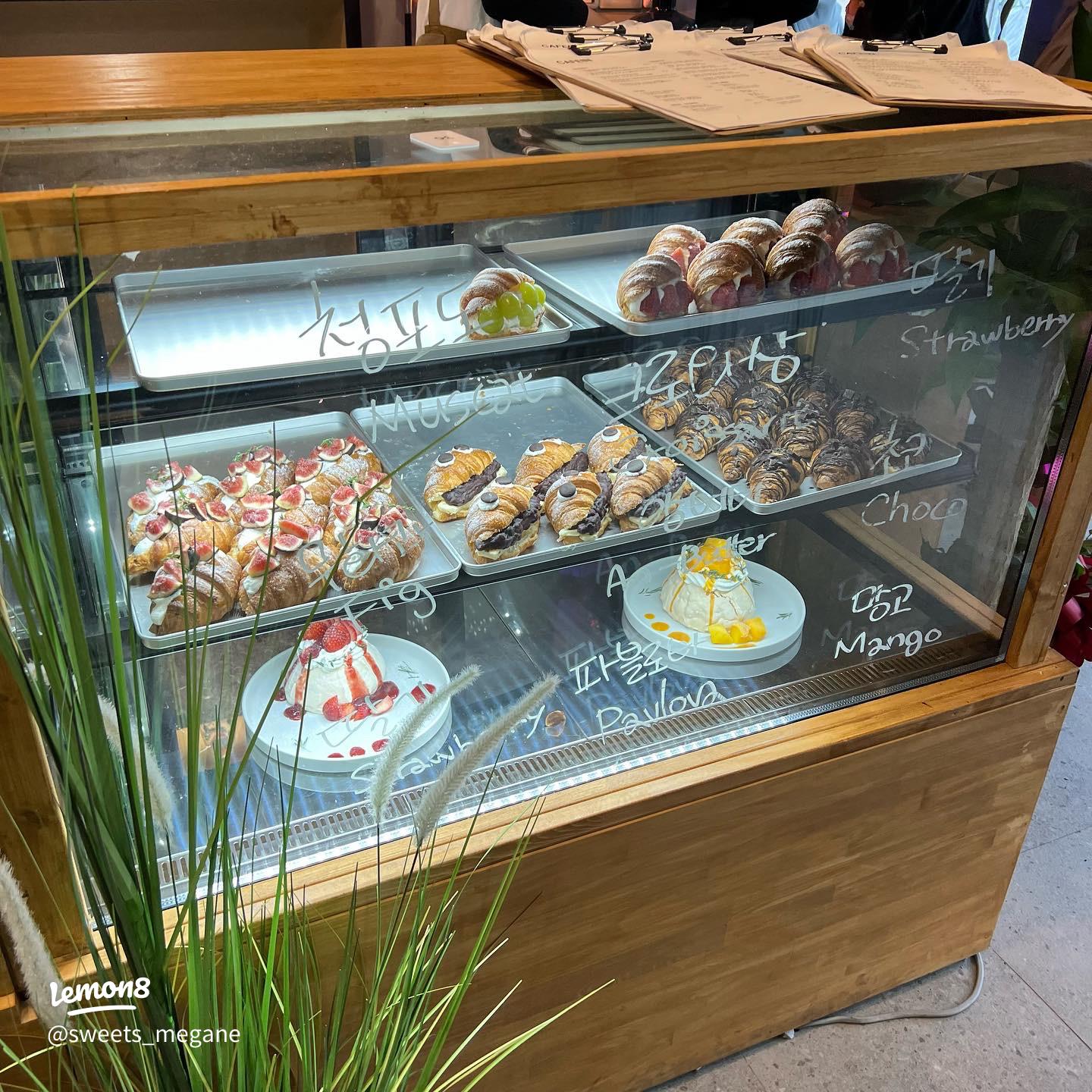 パイ饅頭＆キューブケーキ - メルカリ