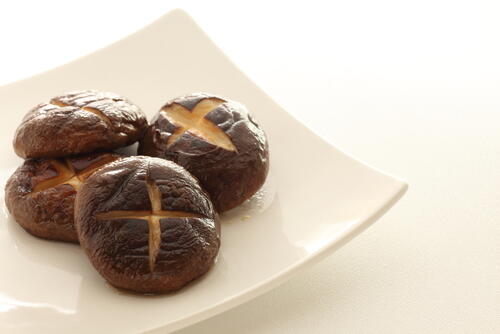 しいたけの焼き方を調理器具別に紹介！素材の旨みを引き出すコツも - トクバイニュース