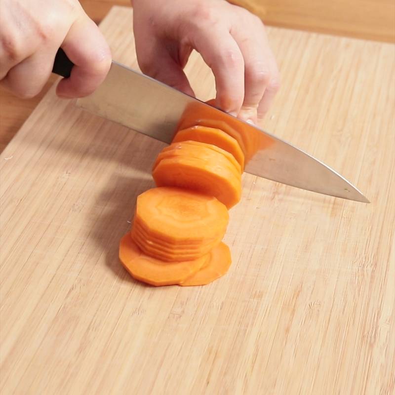 面倒なニンジンの千切りが超簡単にできる裏技！ 「これなら楽しいかも」 – grapeグレイプ