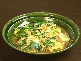 大さじ1、2杯の油で天ぷらが！「簡単天丼 鶏、玉ねぎ、三つ葉」365レシピSheage シェアージュ