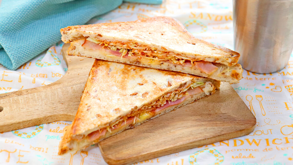 サーモンと玉ねぎのホットサンド