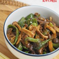 お箸がすすむ♪ 牛肉と黄パプリカのコチュジャン炒め