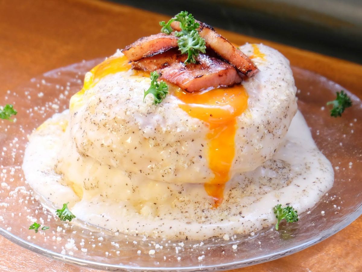 甘じょっぱさにやみつき！一度食べたらクセになる絶品お食事系パンケーキ6選るるぶ&more