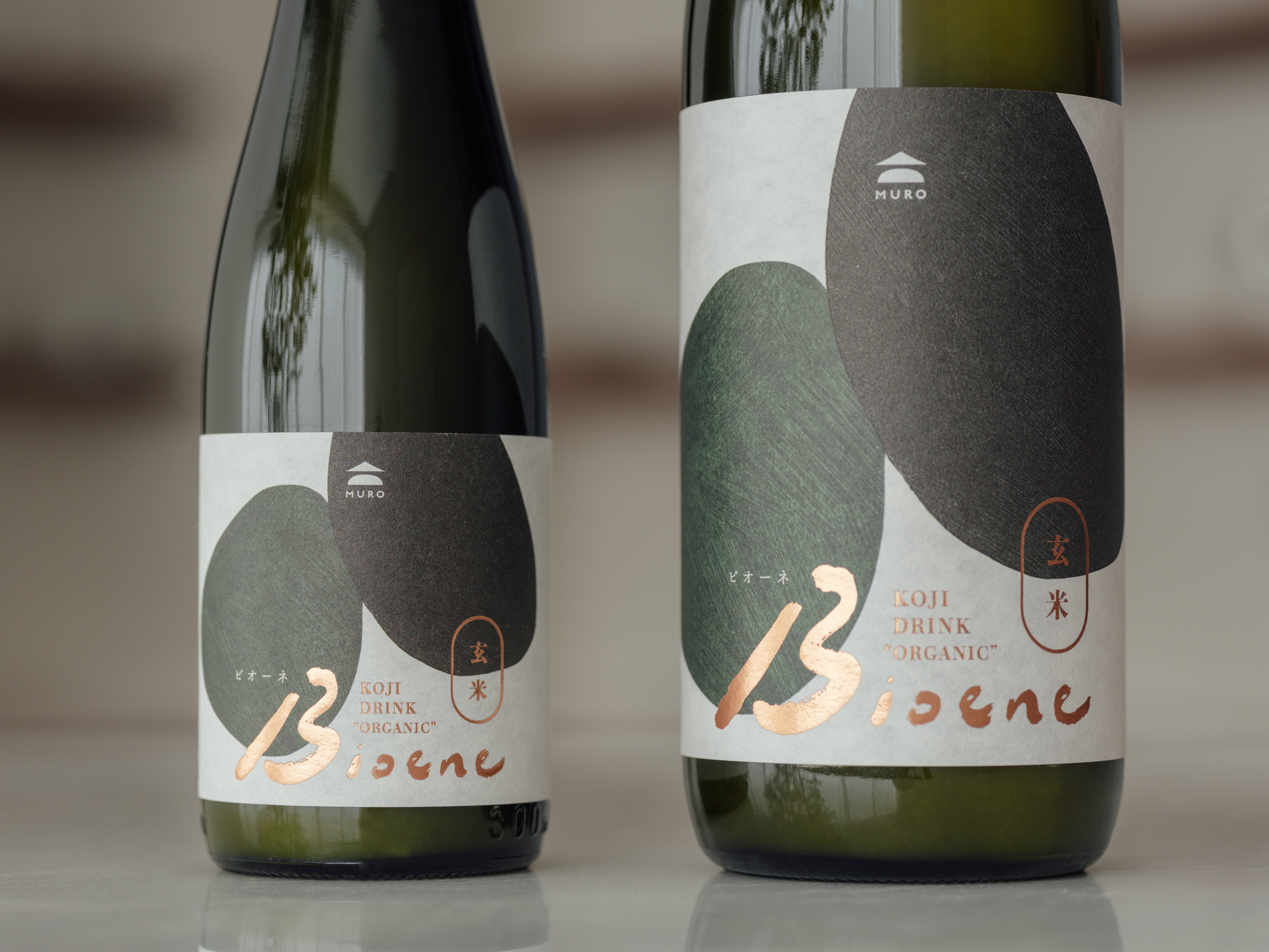 Amazon.co.jp: MURO 無添加 玄米 甘酒KOJI DRINK Bioene 720ml - 2本セット ギフトボックス入りぶんご銘醸 日本製 瓶入り 米麹 ノンアルコール ノンシュガー ストレートタイプ 砂糖不使用 発酵食品 : 食品・飲料・お酒