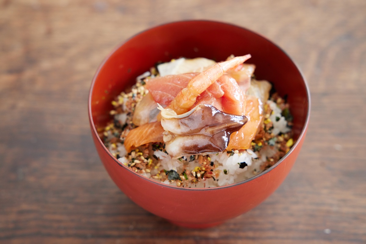 基本からアレンジまで！思わずつくりたくなる「海鮮漬け丼」のレシピ集クックパッド