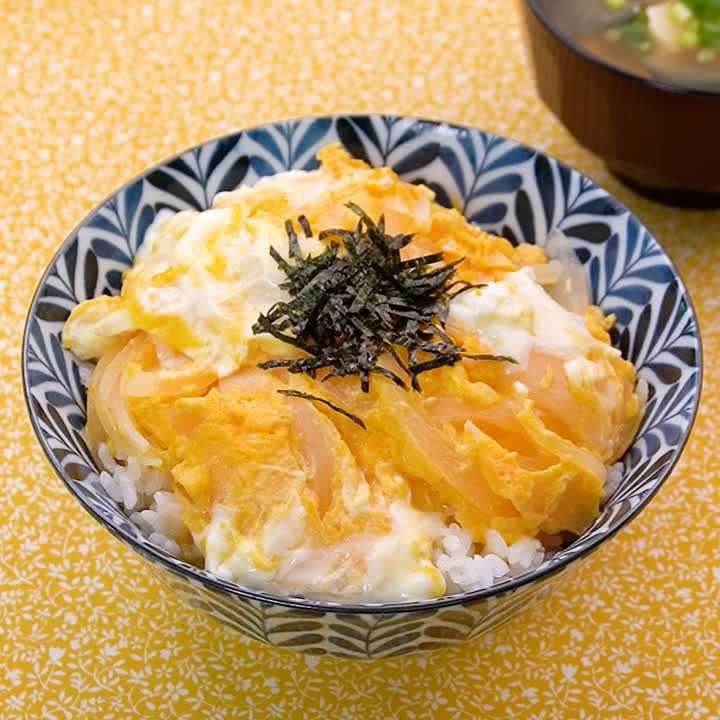 とろとろ卵が絶品！メイン食材２つ！「めんつゆで玉子丼」たまご丼レシピ - YouTube