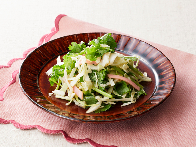 ルッコラとベーコンとクリスピーチーズのサラダ