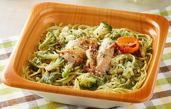 チキンソテージェノベーゼソース