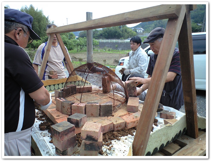 自作のピザ窯DIY設計図 無料ダウンロード: 自宅の庭でDIYキャンプ わくわく財団