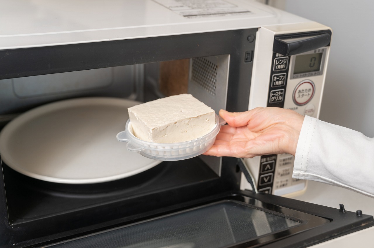 ほっとくだけ！簡単豆腐の水切り方法 by ♪めめ♪クックパッド簡単おいしいみんなのレシピが392万品