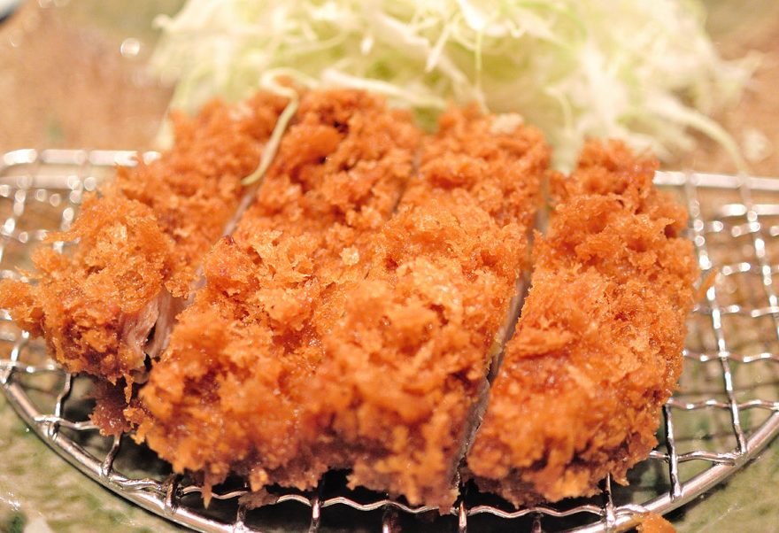 トンカツの付け合わせ、なぜキャベツ？ - 日本経済新聞