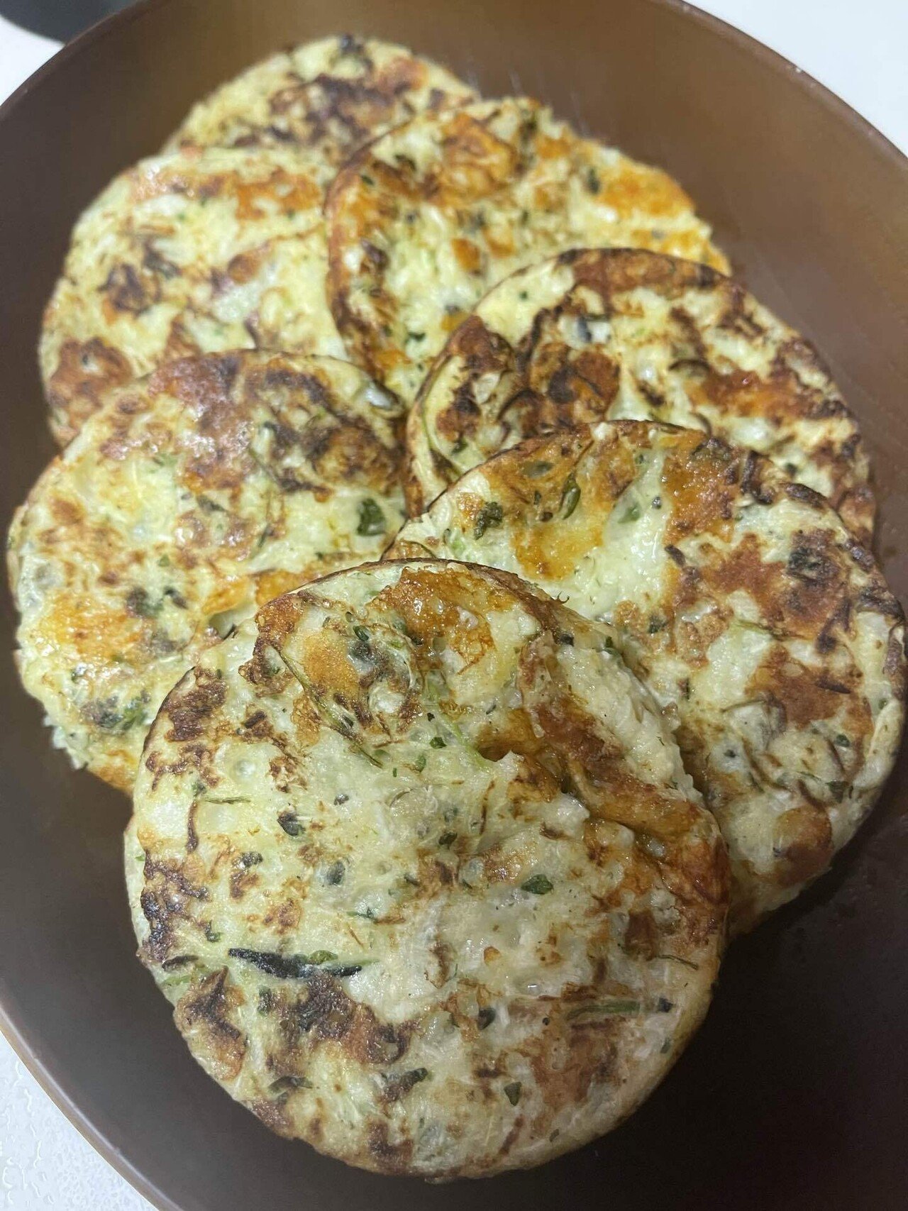 hazu🐱ダイエット ＝つらいのイメージを変えたい！ on Instagram: “混ぜて焼くだけ！ねぎ焼きキャベチーズ♡ 今日は粉不使用でお好み焼き風が味わえるキャベツチーズ焼きです✨ 複雑な調理がいらないので 時間がない方や疲れている方にもおすすめ！ キャベツはダイエット