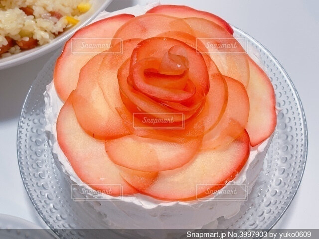 リンゴで簡単手作り！美しいバラの花のタルトレシピハルメク暮らしとお金