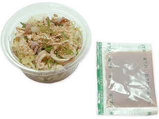 ねぎ盛ピリ辛砂ずりポン酢 270円 」 セブンイレブンの惣菜。 コリコリとした食感の砂ずり 砂肝 と玉ねぎ、青ねぎの野菜と一緒に柚子すだちポン酢で食べる仕立てです。カロリーは60kcal、270円で十分な量が入っています。 販売地域は、埼玉県、千葉県、東京都、神奈川