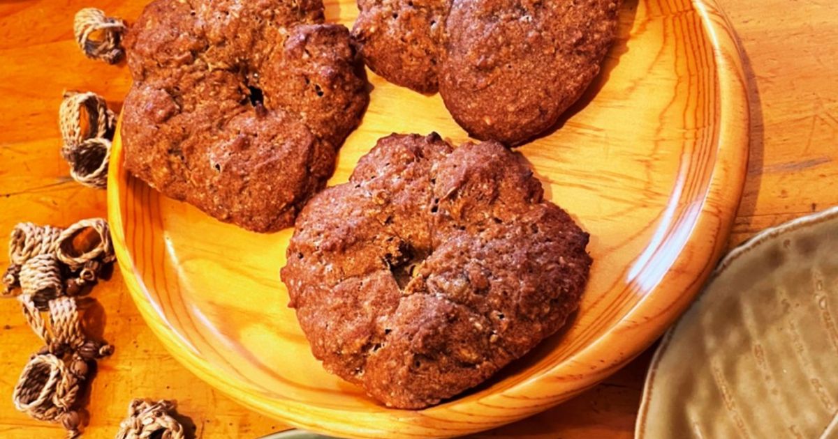 ゆでずに作る！２色ごまだれ米粉そば , ランチにぴったり！, ゆでないから、ちゃちゃっとできちゃう冷たい米粉のお蕎麦？です😋,モリンガやガックフルーツの香りがほのかに鼻にぬけ、, 味わい深い食べ方です❣️, 1人分,材料 , 玄米ガックフルーツ麺, 玄米モリンガ麺,大葉, 海苔, そのほか、ネギや茗荷などお好きな薬味をどうぞ♪, つけだれ,