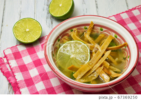 カリフォルニア発メキシカン！チキン＆ライムスープ レシピ・作り方 by JackieA - 楽天レシピ