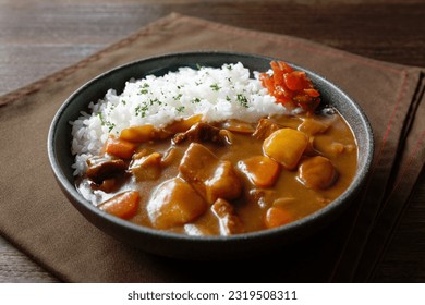 カレーライスとライスカレー、どう違う？ - 日本経済新聞