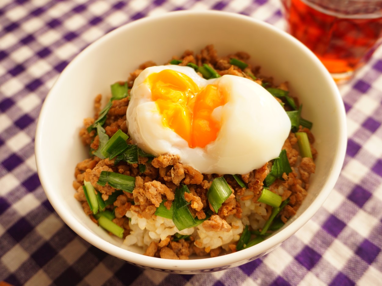 レシピ 簡単やみつき♬ニラとひき肉のスタミナそぼろ丼♬ - しにゃごはん blog