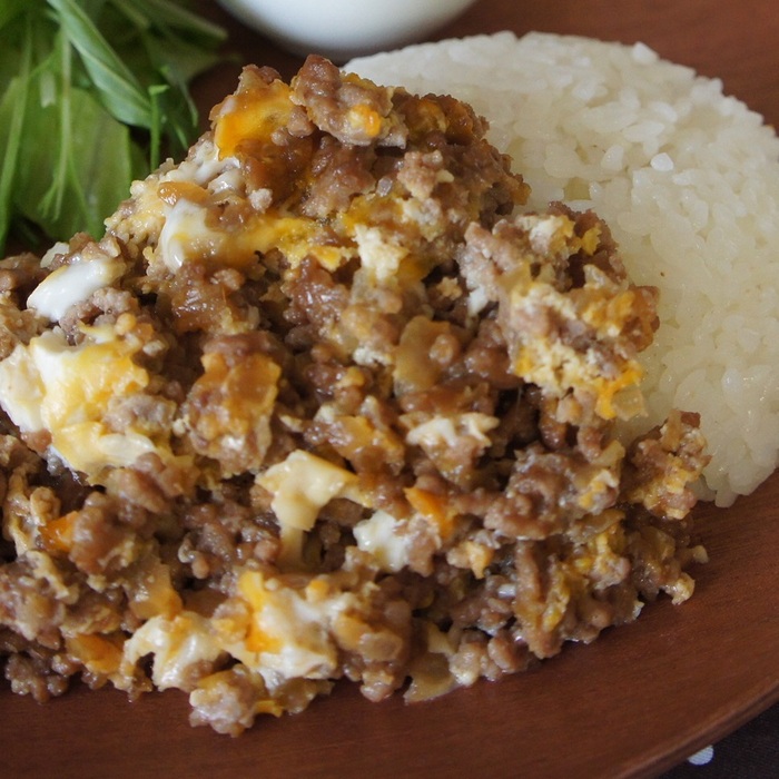 肉みそ丼 しょうゆ卵のせ