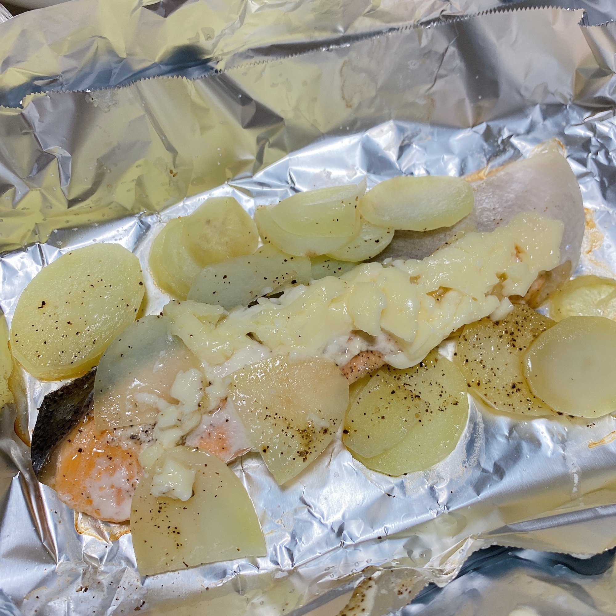 バター醤油香るとうもろこしと鮭のホイル焼き